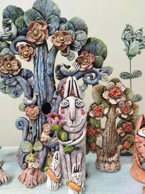 看她的黏土作品，像看一部儿童大片